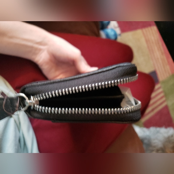 G by GUESS black Tully zip around wallet - Picture 11 of 14